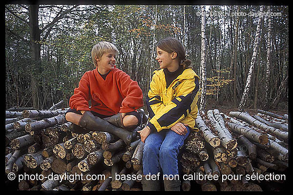 enfants dans les bois - children in a forest